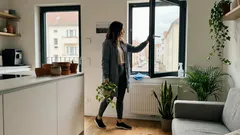 Zimmerpflanzen als Luftreiniger? Was an der NASA-Idee dran ist – und warum Lüften am meisten bringt