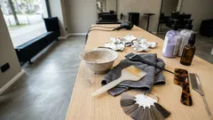 So wirkt der graue Ansatz weicher: Farben und Techniken, die länger gut aussehen